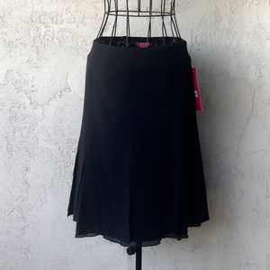 Sunny Leigh black pleated lined skirt size 2
